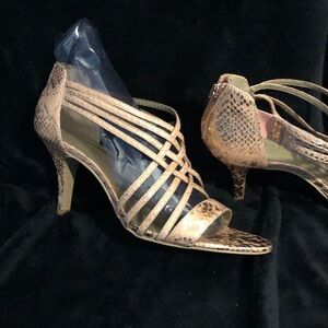 Bandolino Elegant Strappy RoseGold Snake Print Heels